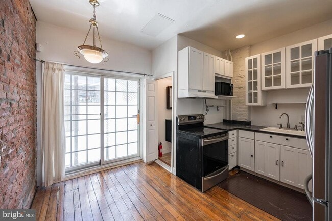 Building Photo - 835 N Newkirk St