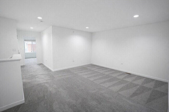 Building Photo - 1128 Gillespie Ln