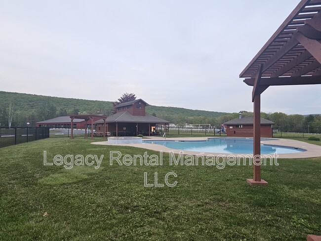 Building Photo - 616 Tuscarora Dr W