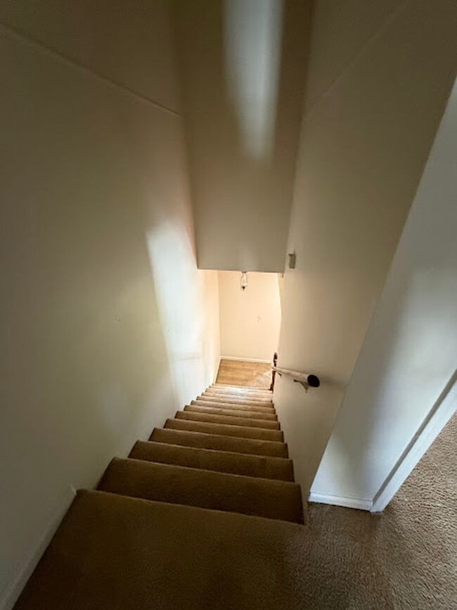 Building Photo - 497-497 Dickinson St