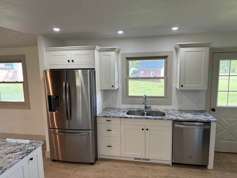 Building Photo - 2511 W Main St