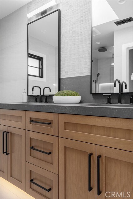 Building Photo - 107 Via Koron