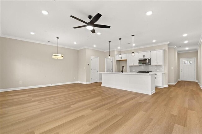 Building Photo - 4561 Moray Dr