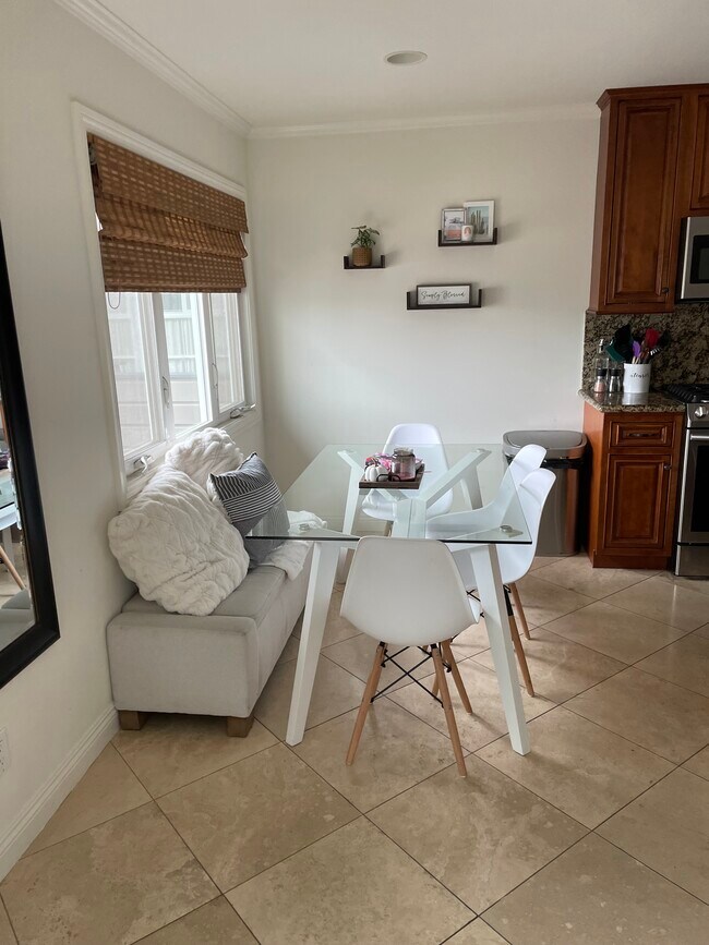 Building Photo - 1108 W Balboa Blvd