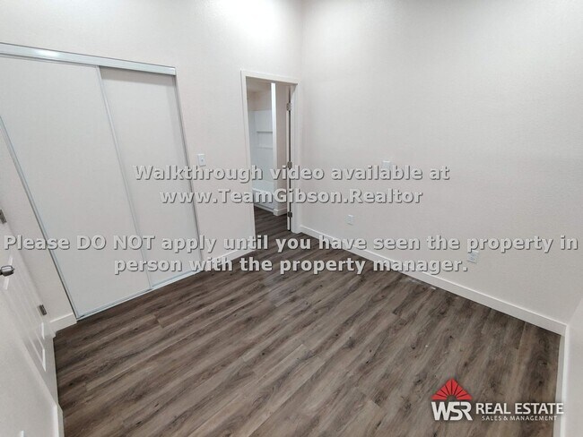 Building Photo - 1960 Summertree Dr