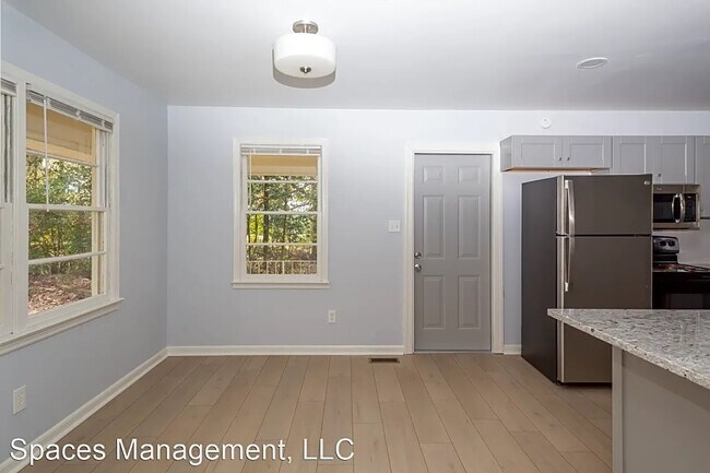 Building Photo - 7 Hickory Ln