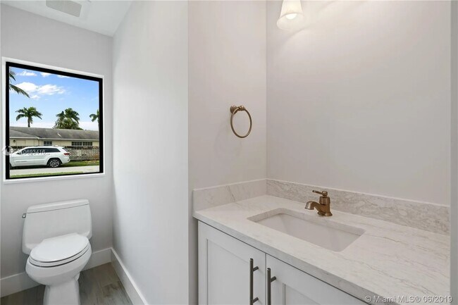 Building Photo - 2539 Wabash Dr