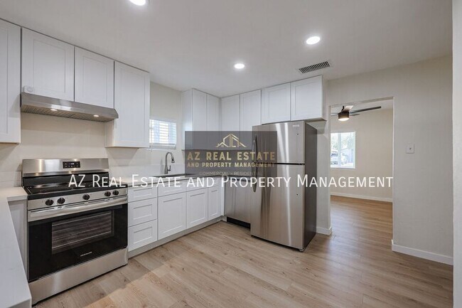 Building Photo - 2224 N 24th Pl