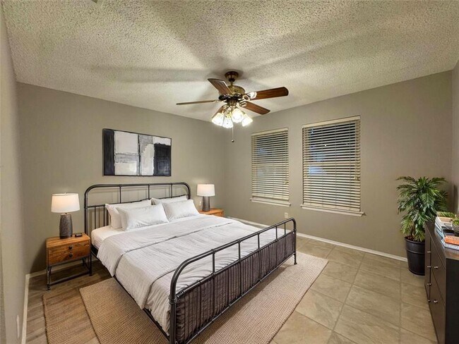 Building Photo - 2917 Zeke Bend