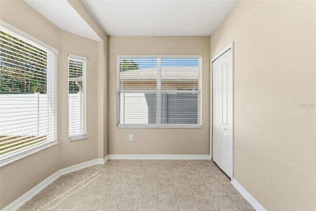 Building Photo - 10238 Perthshire Cir