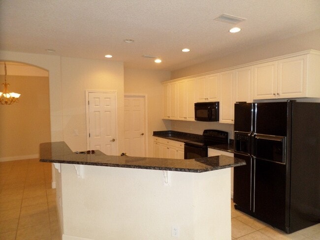 Building Photo - Hunters Ridge Beauty