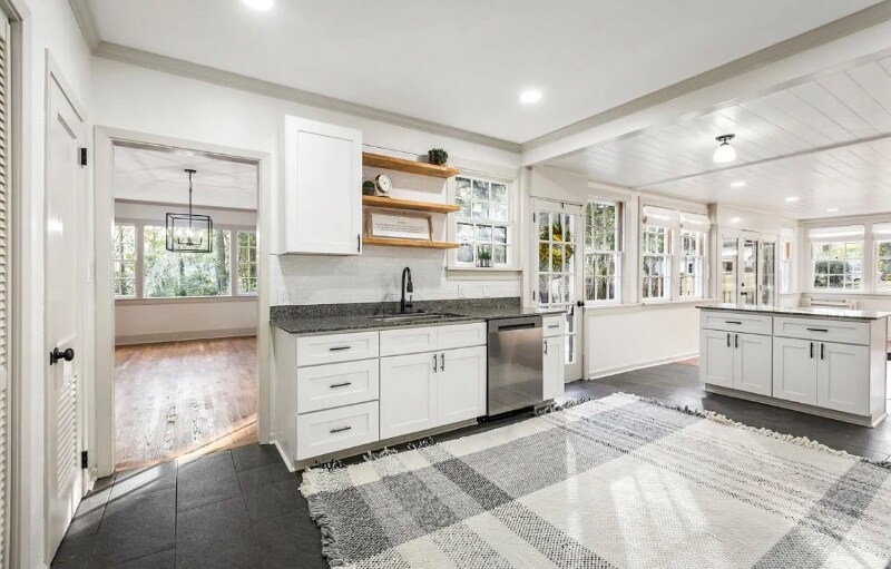 Building Photo - 2014 Golf Terrace Dr