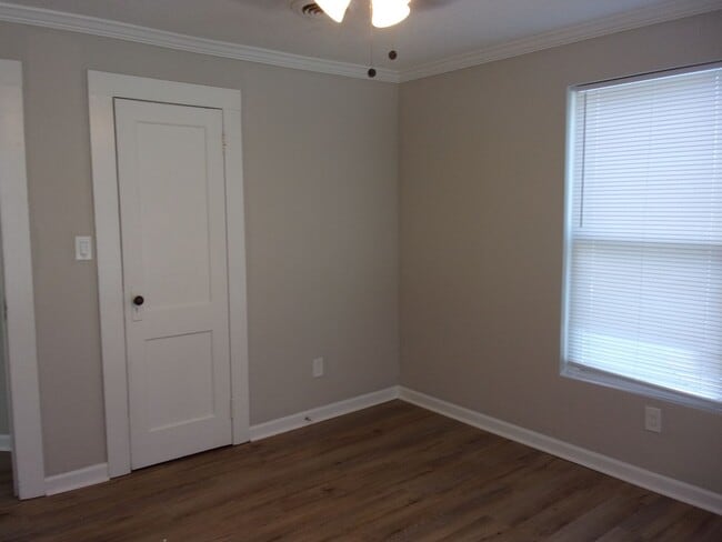 Building Photo - Completely Remodeled 2 Bedroom 1 Bath Home