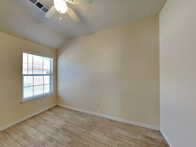 Building Photo - 3914 Sonora Ave