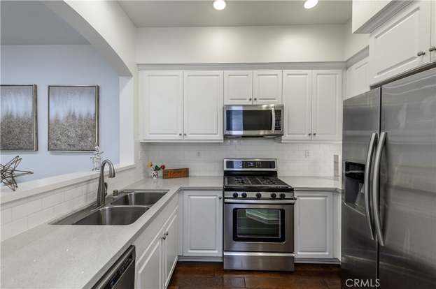 Building Photo - 31 Quartet-