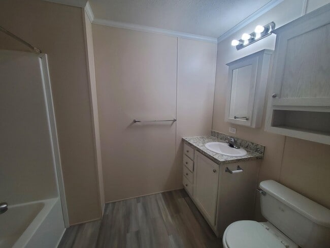 Building Photo - 20 Starling Hill Dr