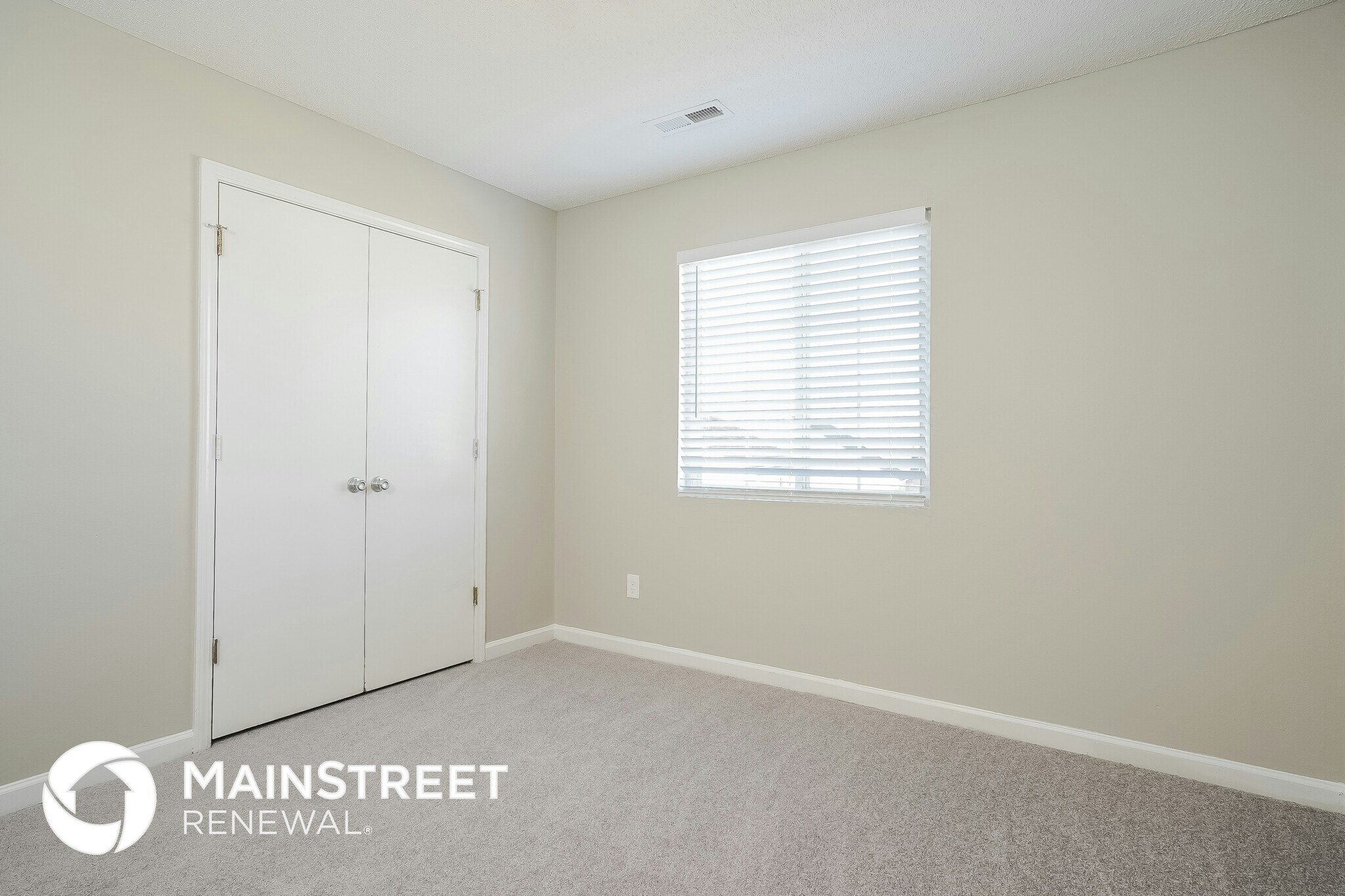 Building Photo - 5605 Hidden Lake Dr