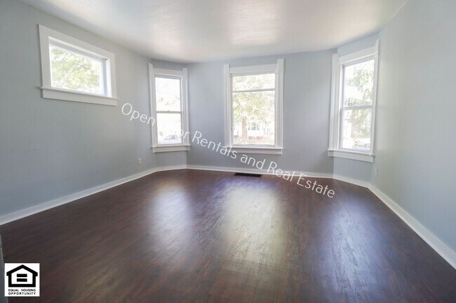 Building Photo - 927 Nuttman Ave