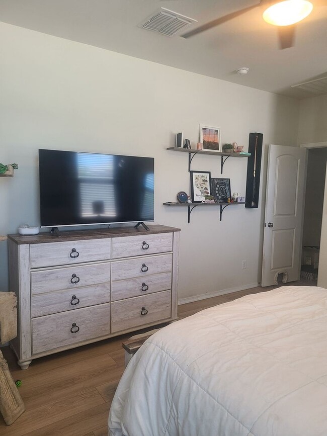 Building Photo - 3 Bedroom, 2 Bath Home Available Now!!!