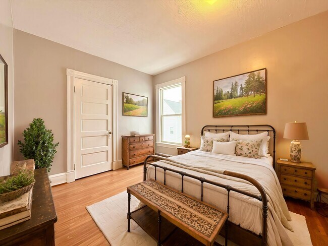 Building Photo - 603 Silver St