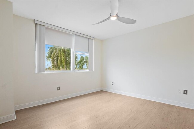 Building Photo - 2681 N Flamingo Rd