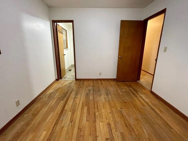 Building Photo - Charming 3 Bedroom 2 Bath Home with Large ...