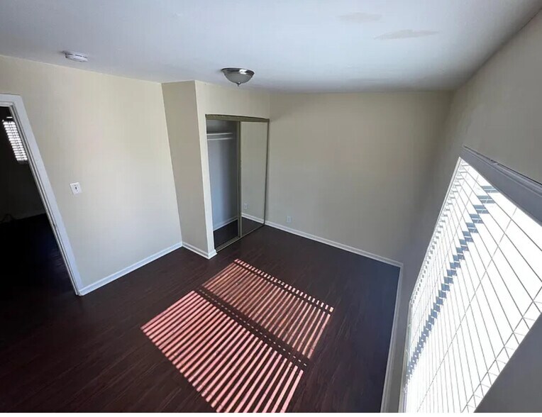 Building Photo - 3525 Hillview Pl