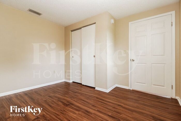 Building Photo - 4400 Swallowtail Dr