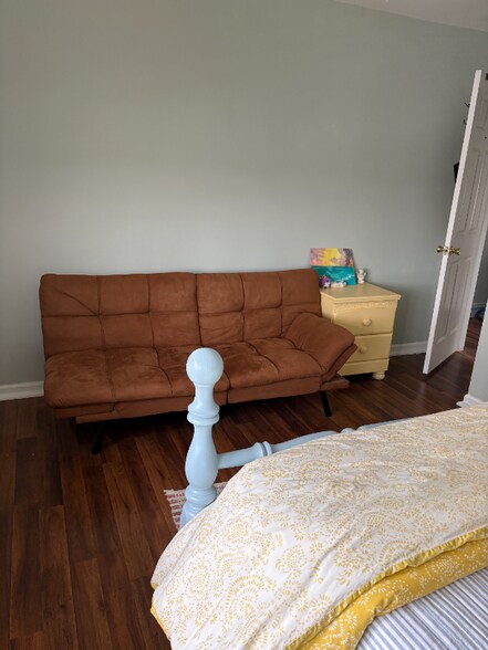 Building Photo - 7 Hammer Pl