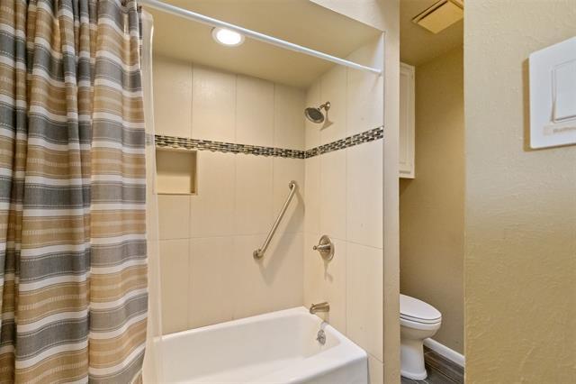 Building Photo - 6530 Copper Creek Dr