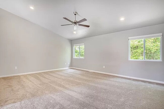 Building Photo - Spacious 4 bedroom for lease