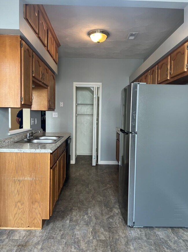 Building Photo - 248 Belmont Cir