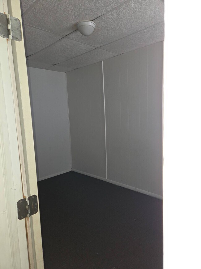 Building Photo - 1816 S Chadwick St