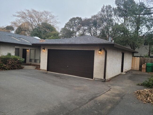 Primary Photo - 2230 Ceanothus Ave
