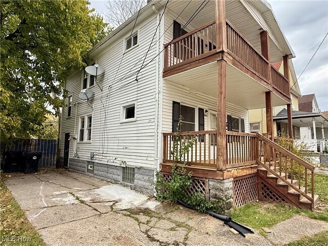 Building Photo - 9801 Raymond Ave