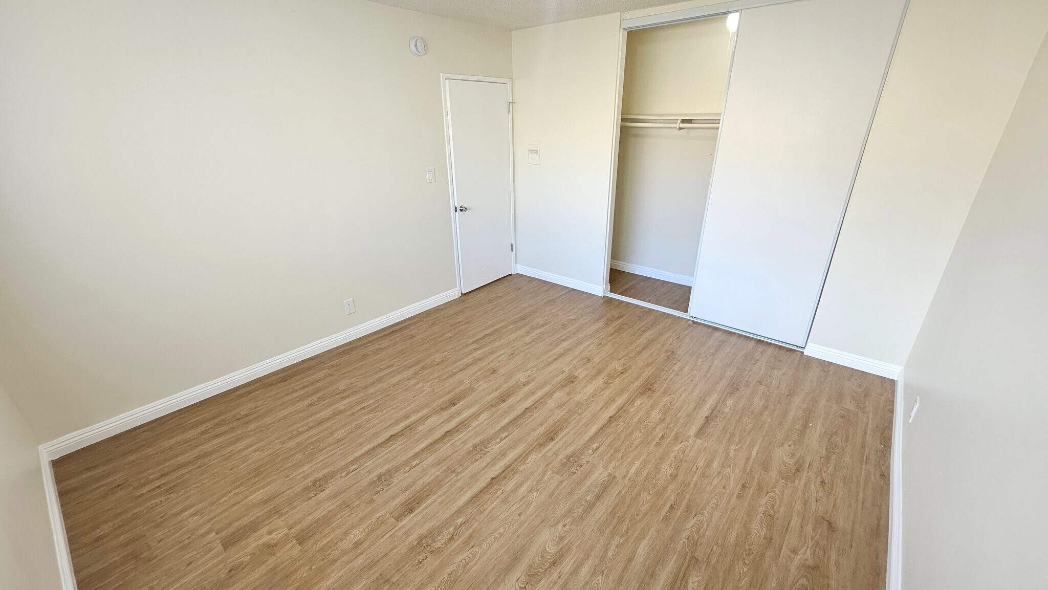 Building Photo - 3945 Stevely Ave