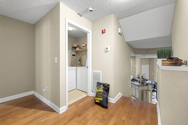 Building Photo - 705 Mainsail Dr