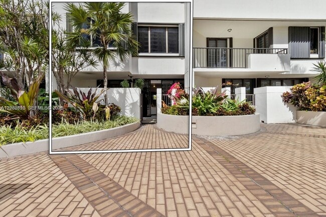 Building Photo - 520 Brickell Key Dr