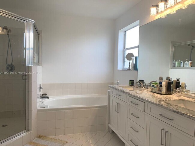 Building Photo - 14804 SW 155th Pl