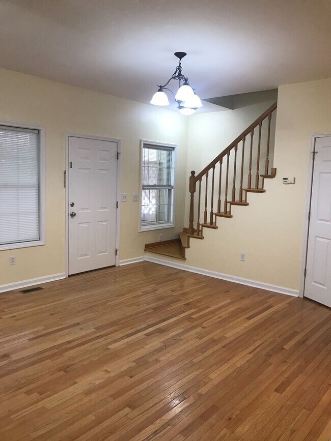 Building Photo - Arden 3 bed Townhome: Commuter's Wishlist
