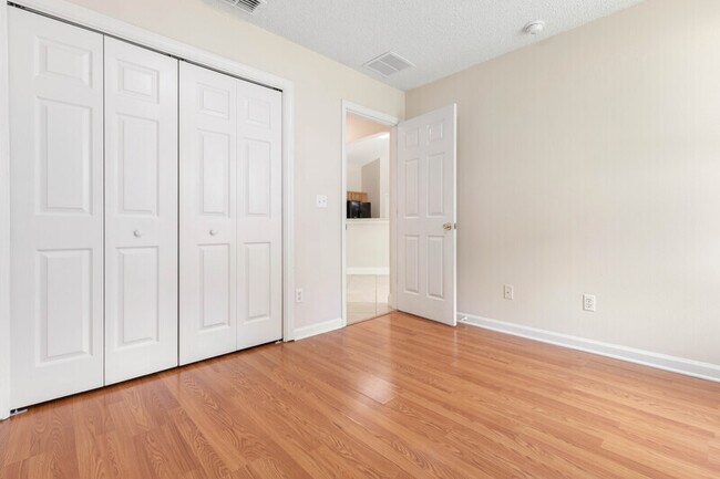 Building Photo - 5 Buffalo View Ln