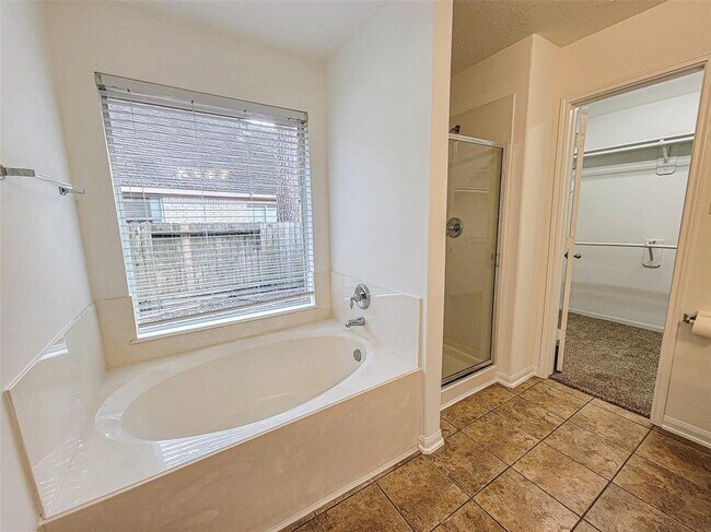 Building Photo - 226 Fairwind Trail Dr