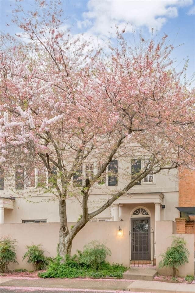 Building Photo - 2 Bedroom Condo at Garden Court!