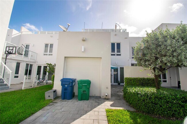 Building Photo - 6320 NW 104th Path