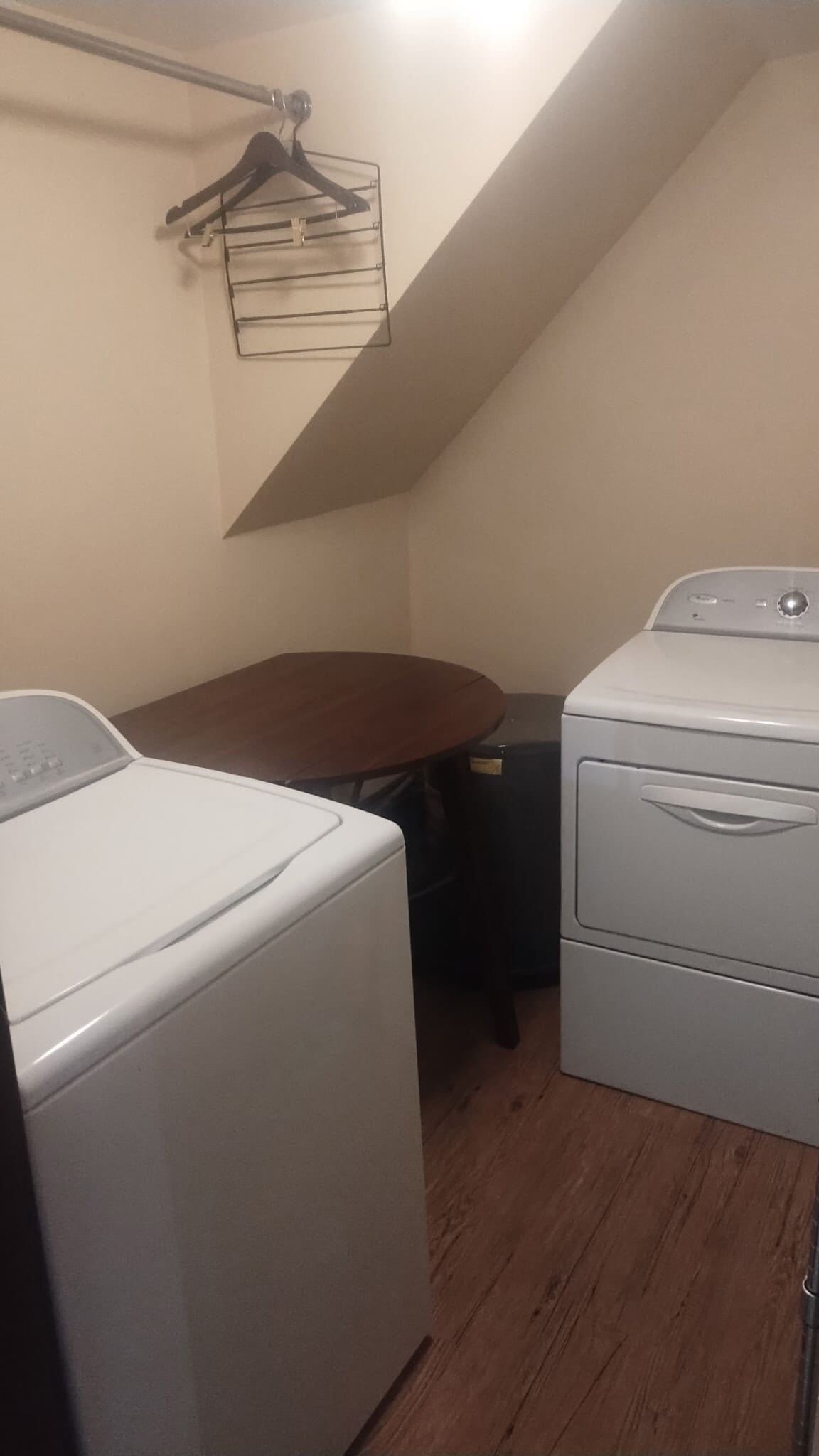 Building Photo - 327 Main St