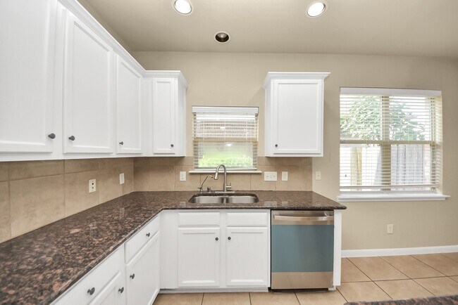 Building Photo - 6106 Grassy Haven Ln