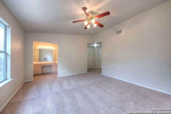 Building Photo - 3 Bedroom/2.5 Bath located in Villas at Northgate