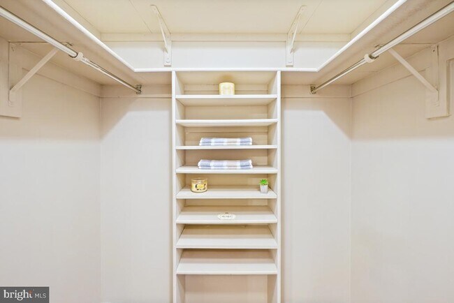 Building Photo - 15101 Interlachen Dr