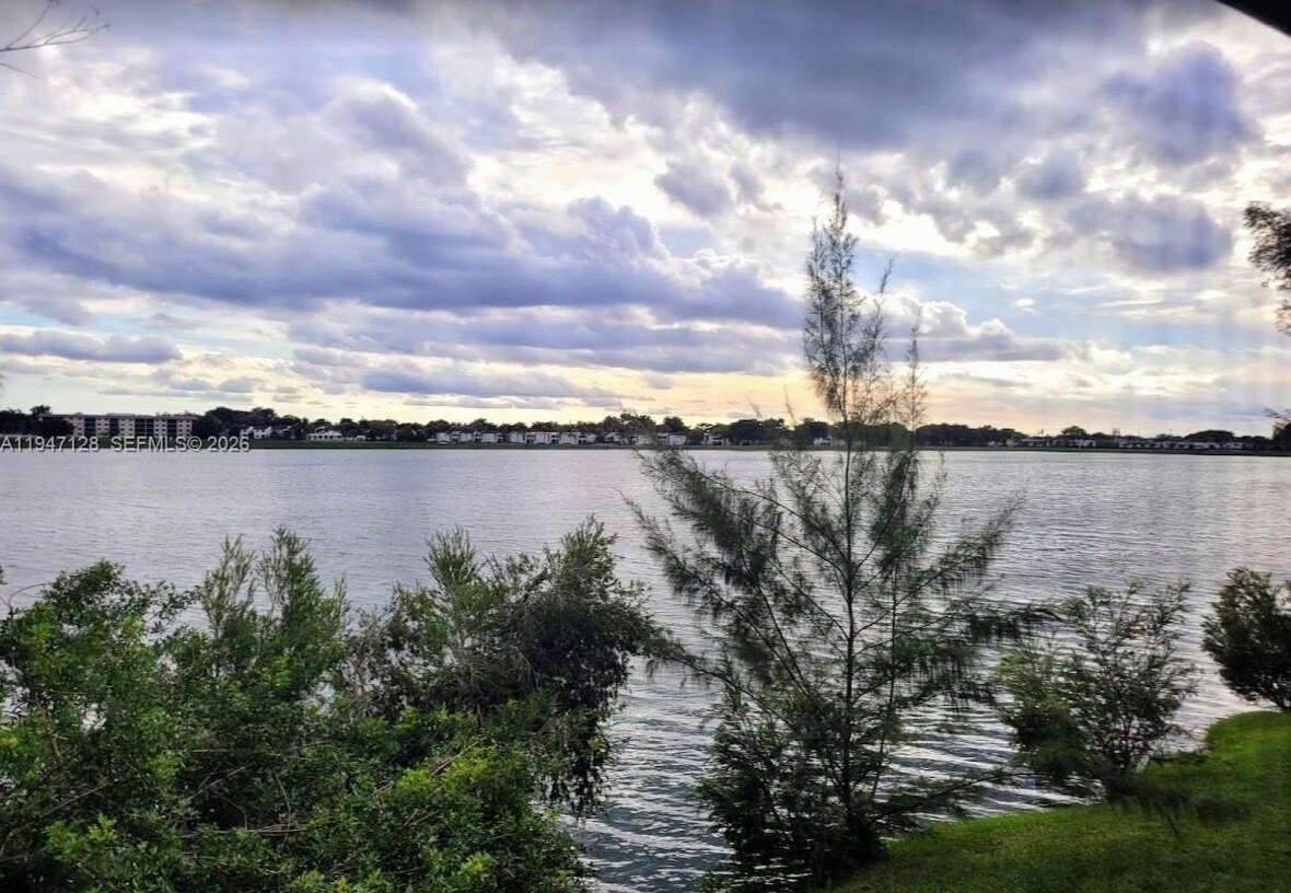 Building Photo - 468 NE 206th Ln