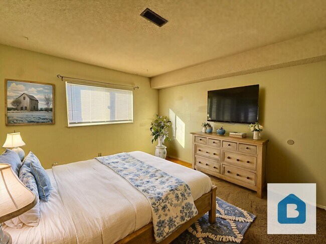 Building Photo - 6940 Peyote Way